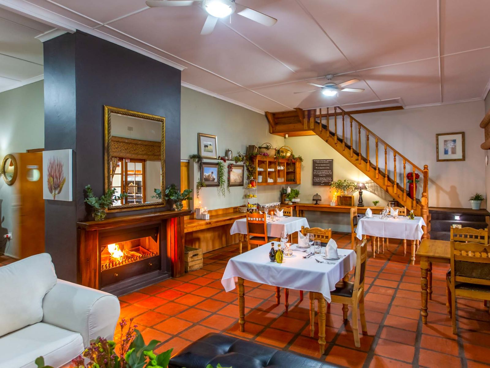 Rondreis Zuid-Afrika, Oudtshoorn, Mooiplaats Guest House, eetzaal binnen