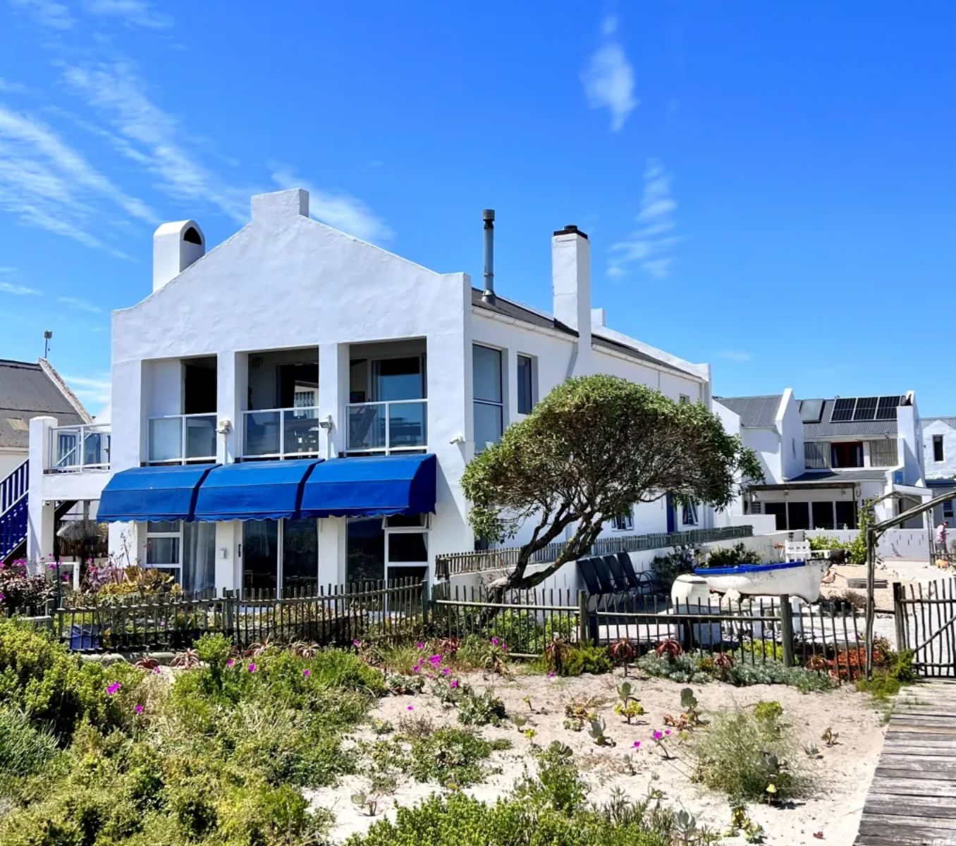 Rondreis Zuid-Afrika, Paternoster, Baywatch Guest House, buitenaanzicht