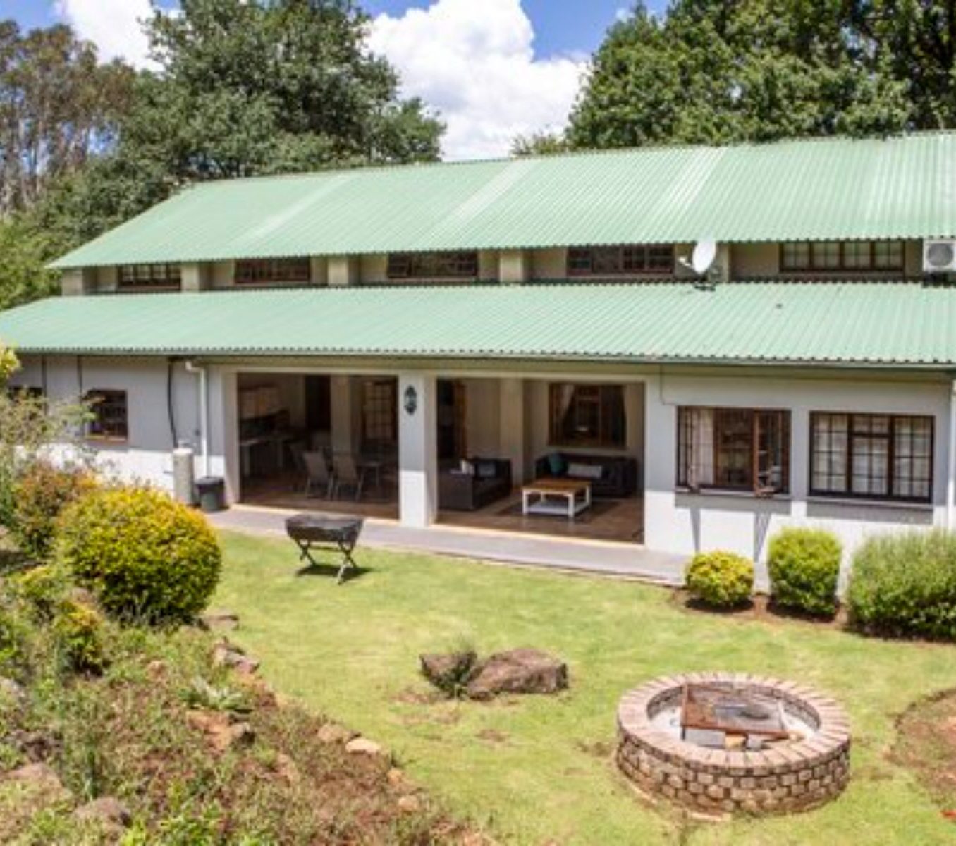 Rondreis Zuid-Afrika, Underberg, The Old Hatchery, buitenaanzicht lodge