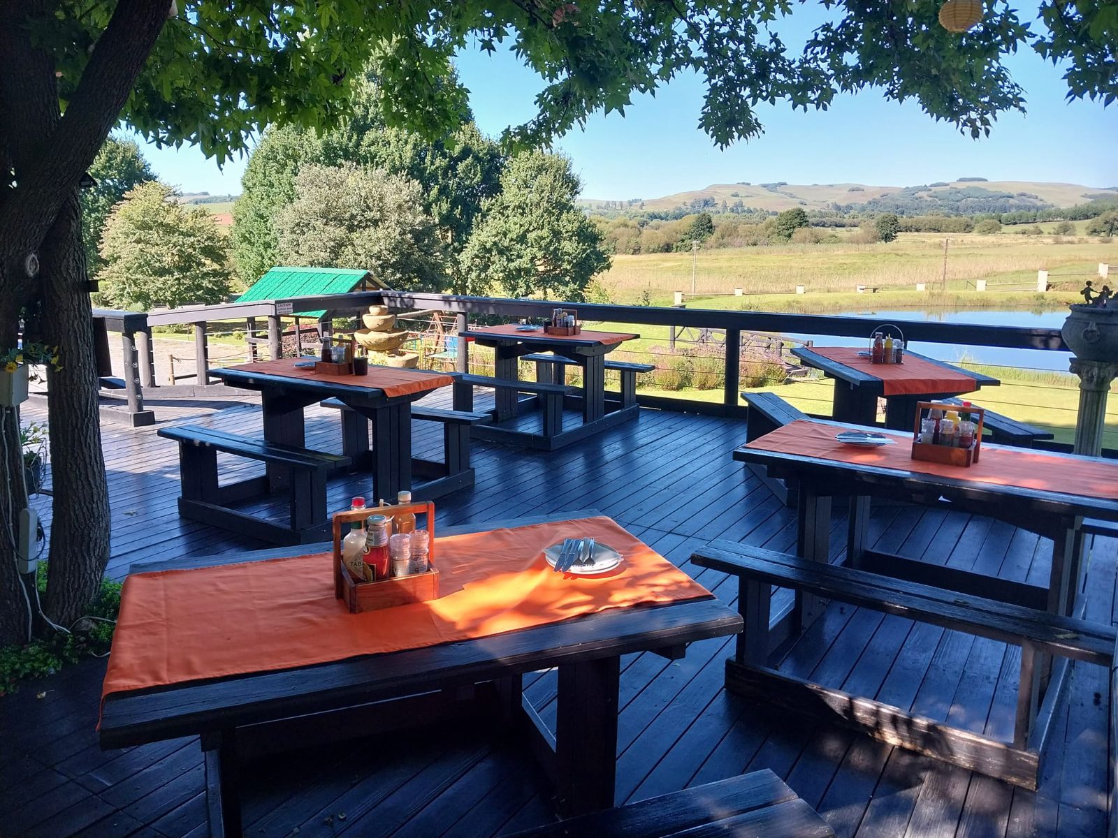 Rondreis Zuid-Afrika, Underberg, The Old Hatchery, eettafels