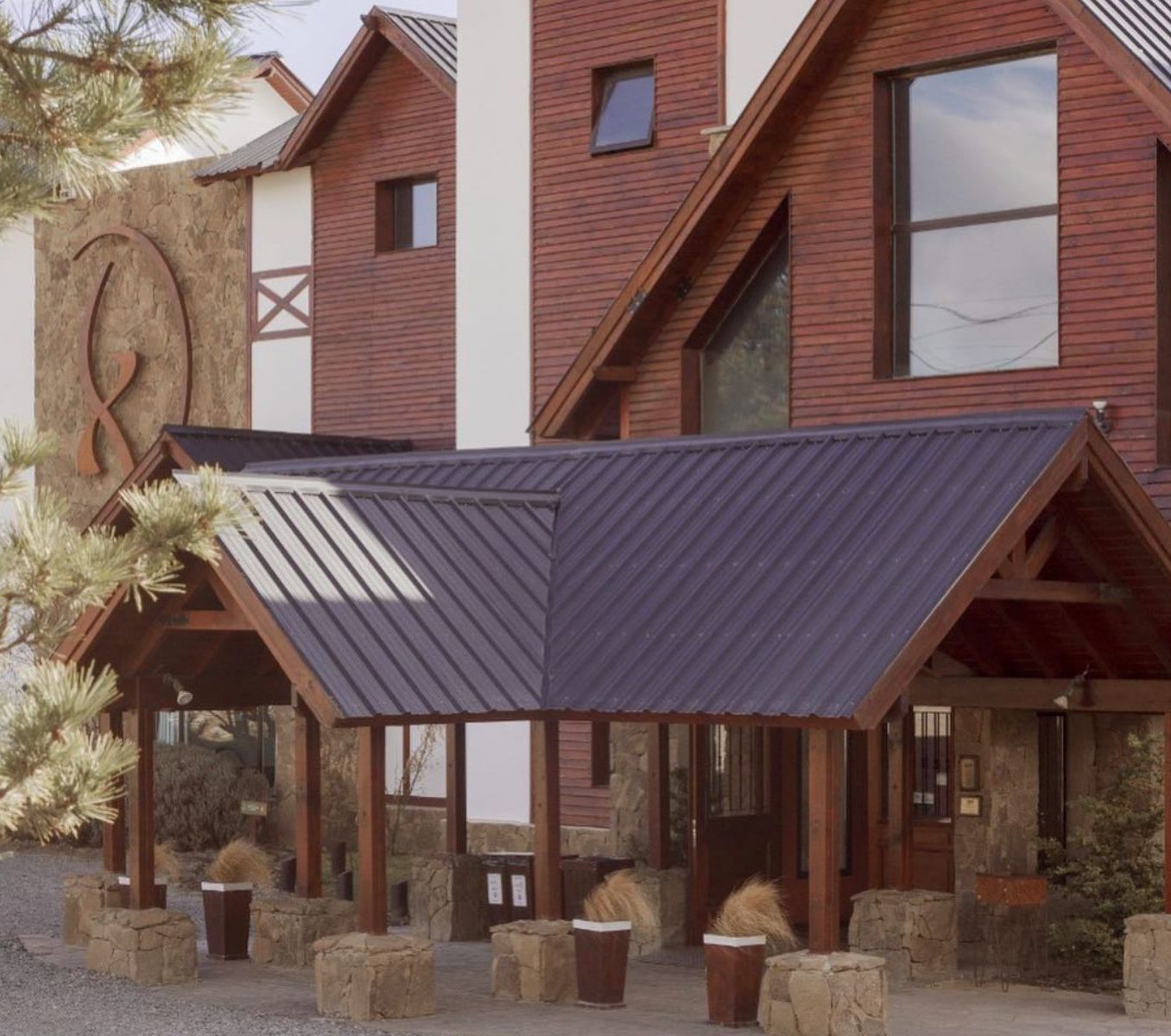 Rondreis Argentinië, El Calafate, Xelena hotel, vooraanzicht hotel
