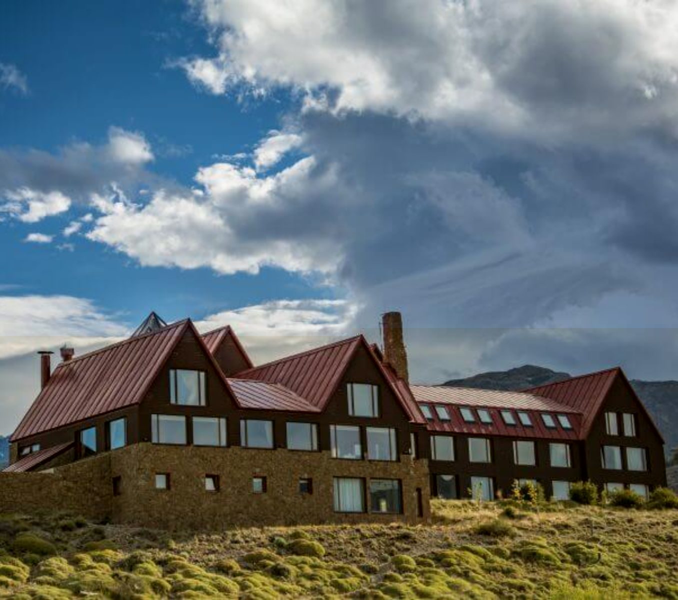 Rondreis Argentinië, El Chalten, Los Cerros Boutique hotel, buitenaanzicht hotel
