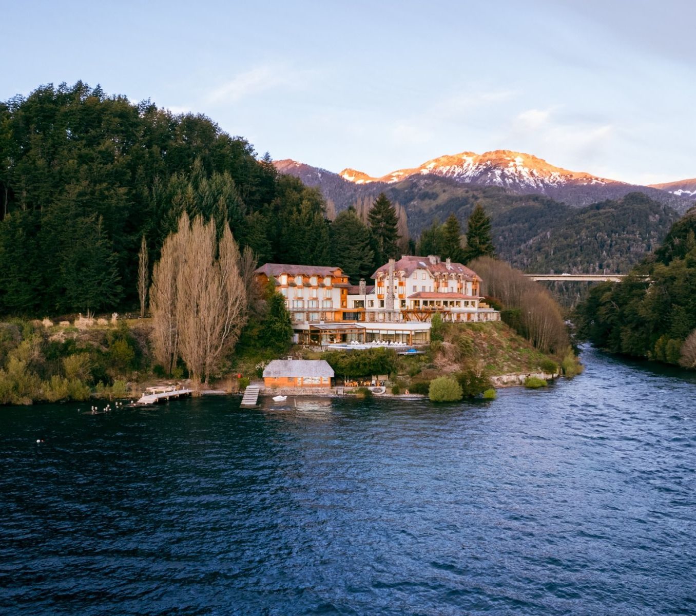 Rondreis Argentinië, Villa la Angostura, Correntoso, buitenaanzicht hotel