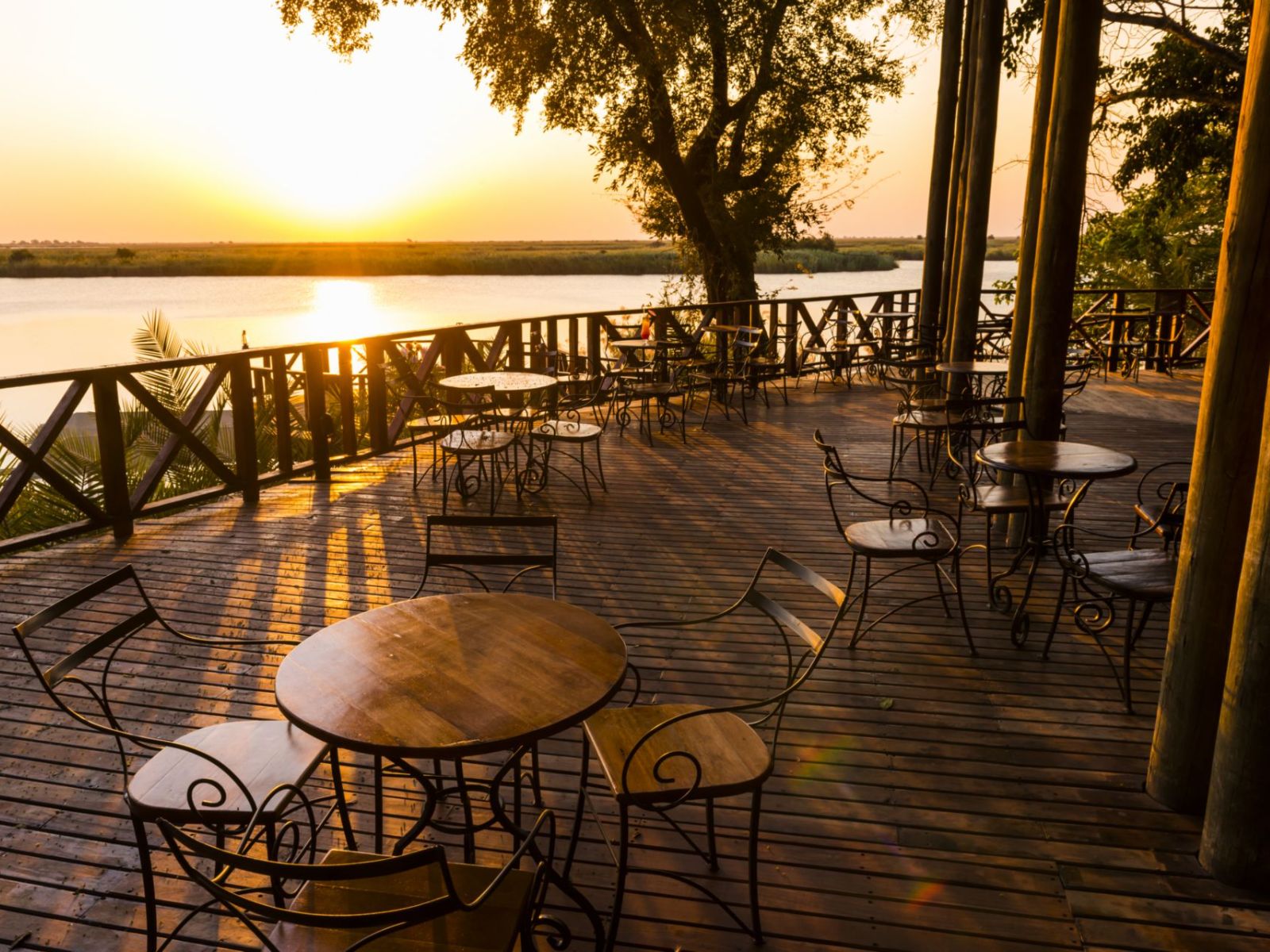 Rondreis Botswana, Ngoma Bridge, Chobe Marina Lodge, terras