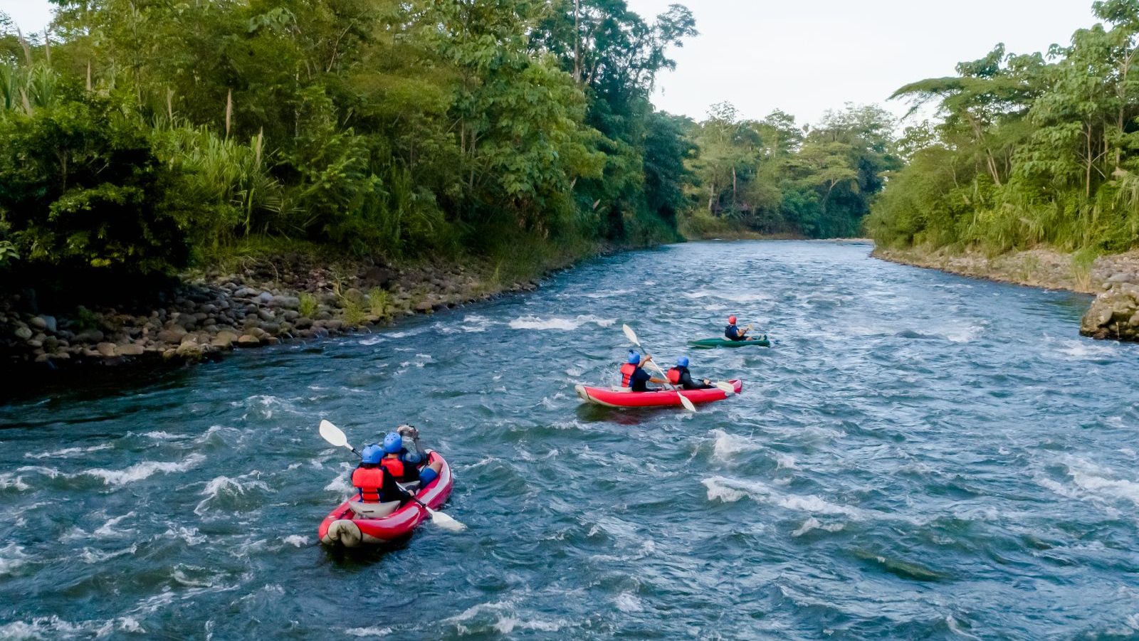 Rondreis Costa Rica, Sarapiquí, kajakken langs de rivier