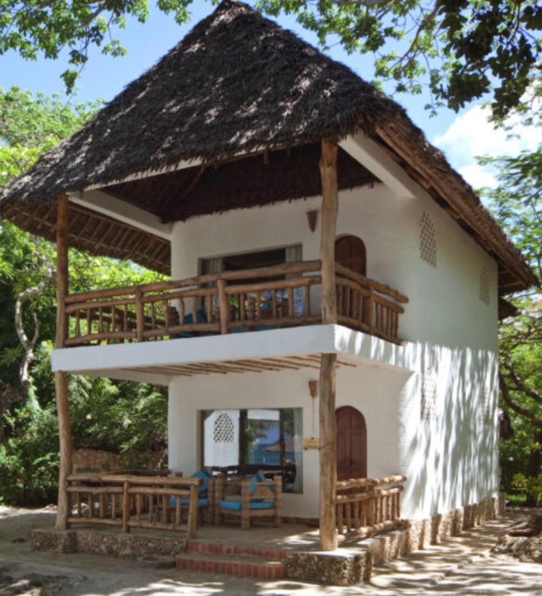 Rondreis Kenia, Diani Beach, Waterlovers Beach Resort, buitenaanzicht huisje