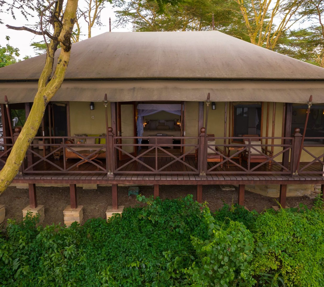 Rondreis Kenia, Lake Nakuru, Lake Elementaita Serena Camp, buitenaanzicht verblijf