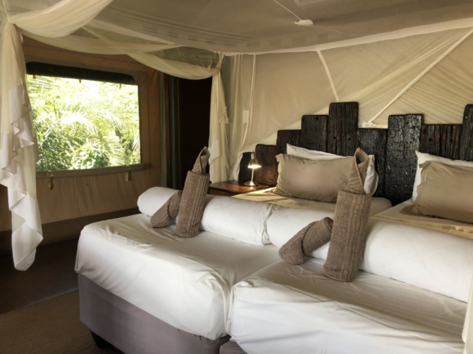 Rondreis Namibië, Divundu, Shametu River Lodge, twin room