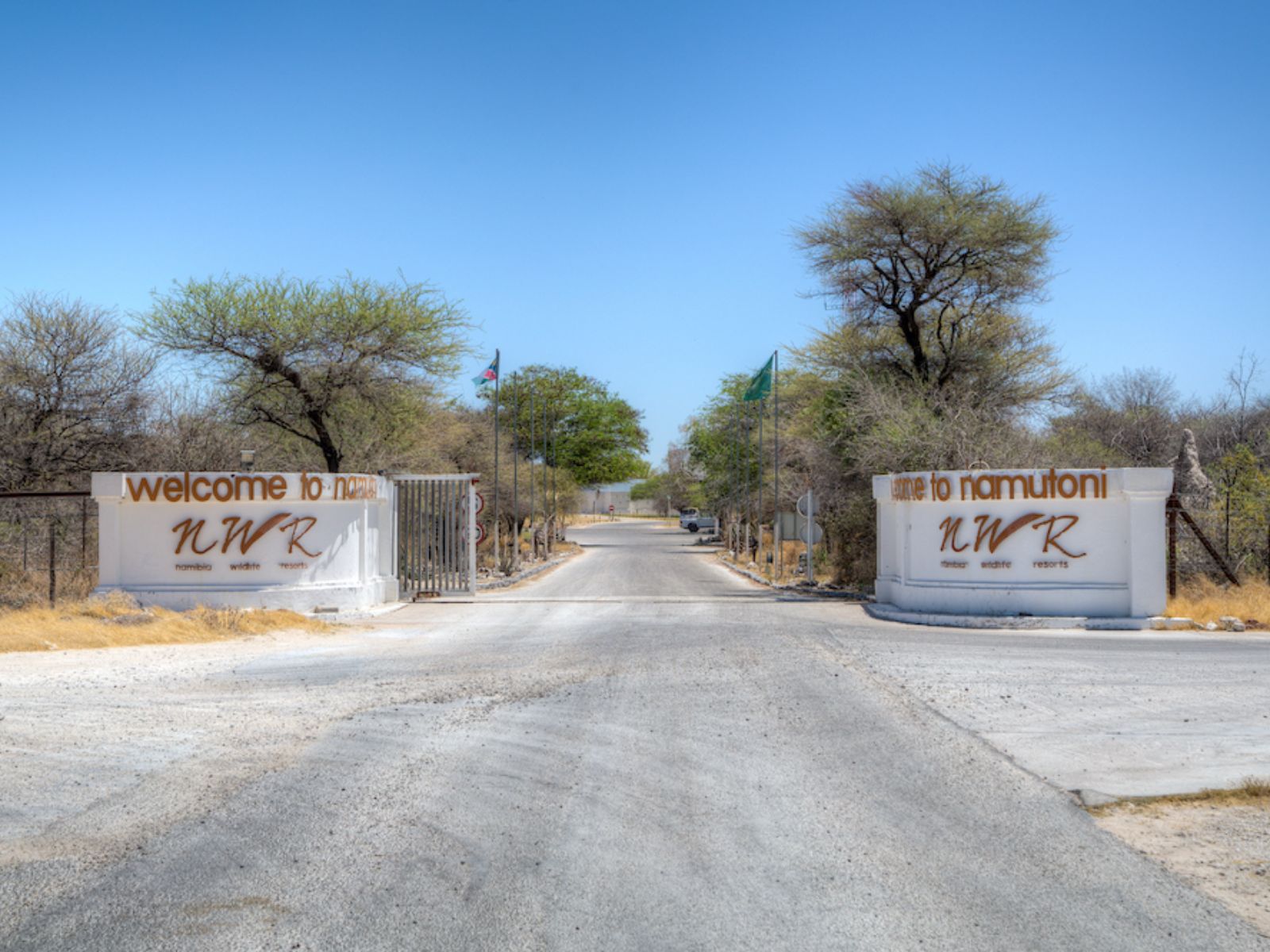 Rondreis Namibië, Etosha NP, Namutoni Rest Camp, ingang camp