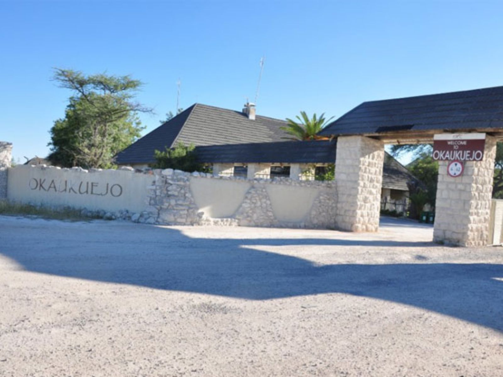 Rondreis Namibië, Etosha NP, Okaukuejo, ingang kamp