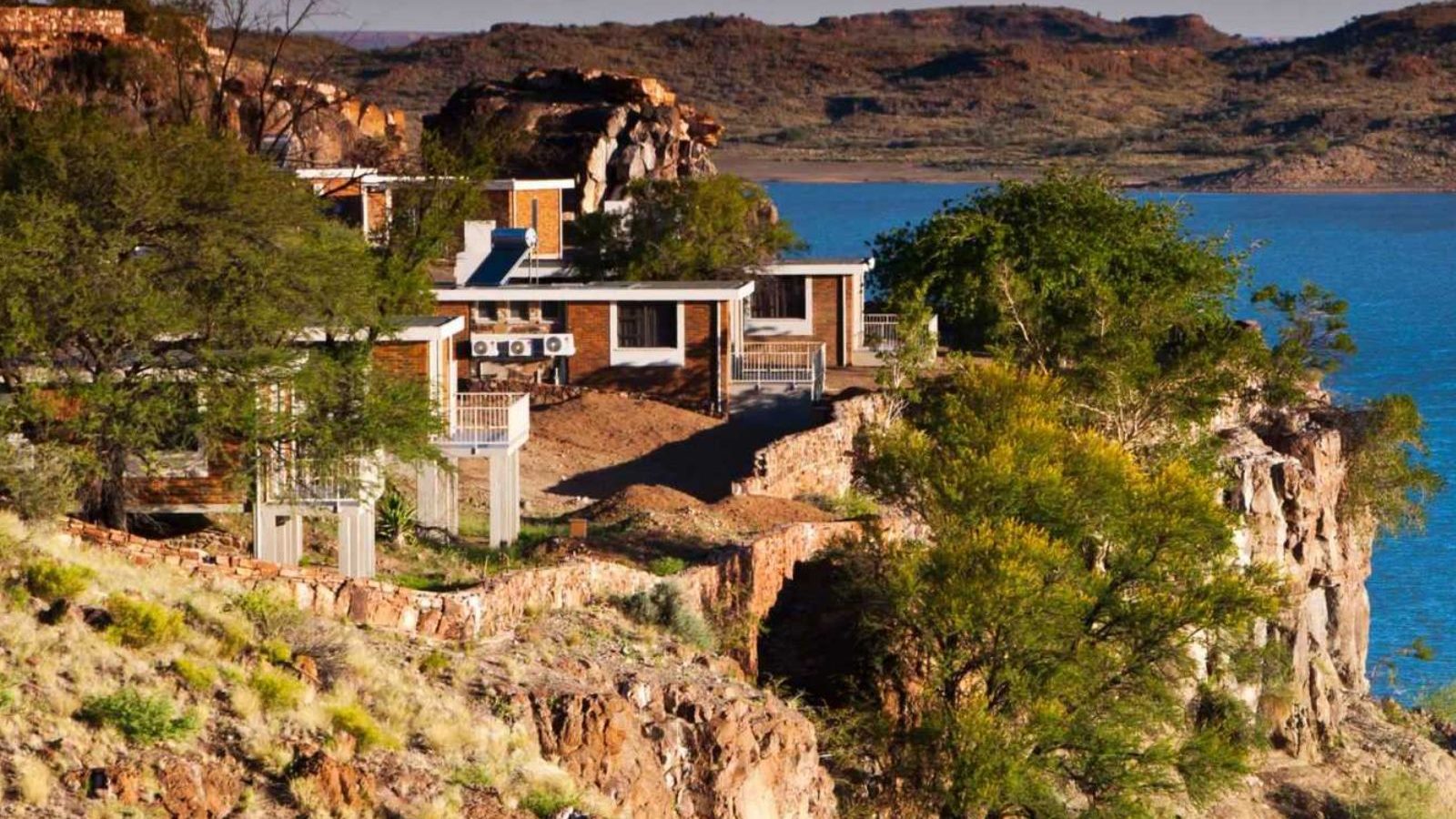 Rondreis Namibië, Mariental, Hardap Resort, buitenaanzicht hotel