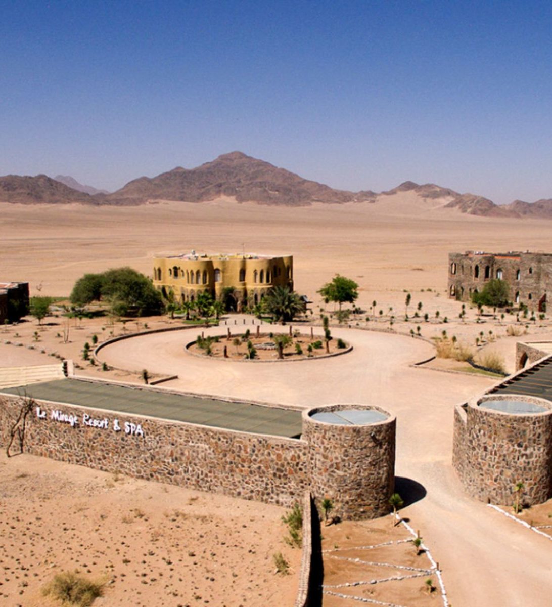 Rondreis Namibië, Sossusvlei, Le Mirage Desert Lodge & Spa, bovenaanzicht desert lodge