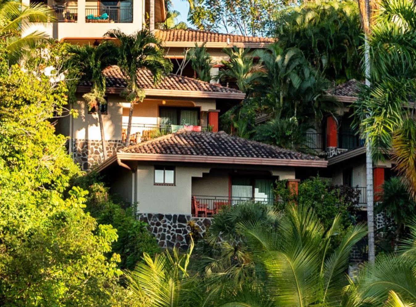 Rondreis-Panama-Boca-Chica-Seagull-Cove-Resort-buitenaanzicht-aspect-ratio-382-420