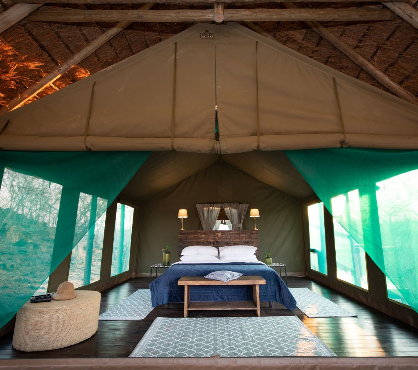 Rondreis Zuid-Afrika, Balule Game Reserve, Parsons Hilltop Safari Camp, vooraanzicht bed