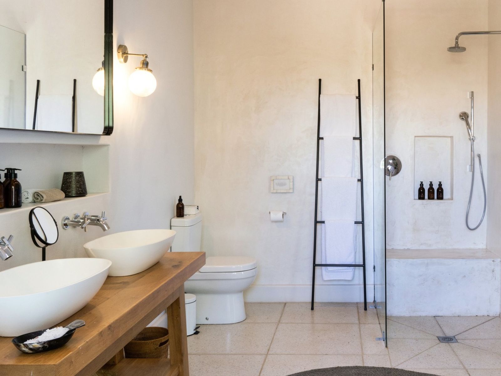 Rondreis Zuid-Afrika, Clanwilliam, Simbavati Cederberg Ridge, badkamer