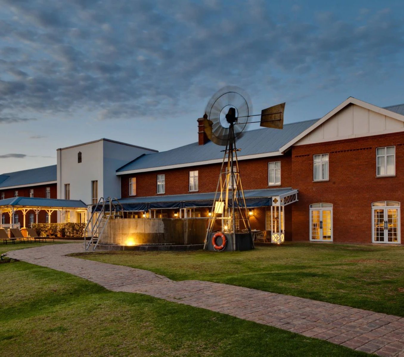 Rondreis Zuid-Afrika, Kimberley, Protea Hotel, buitenaanzicht hotel