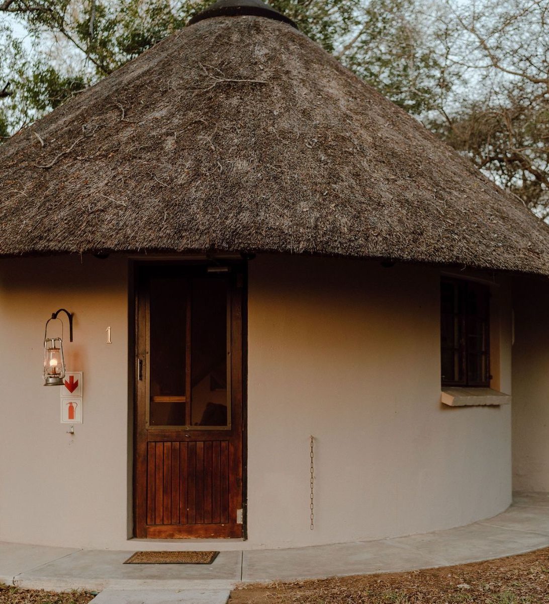Rondreis Zuid-Afrika, Kruger – Klaserie Private Nature Reserve, Nyala Safari Lodge, buitenaanzicht lodge Rondreis Zuid-Afrika, Kruger - Klaserie Private Nature Reserve, Nyala Safari Lodge, buitenaanzicht lodge