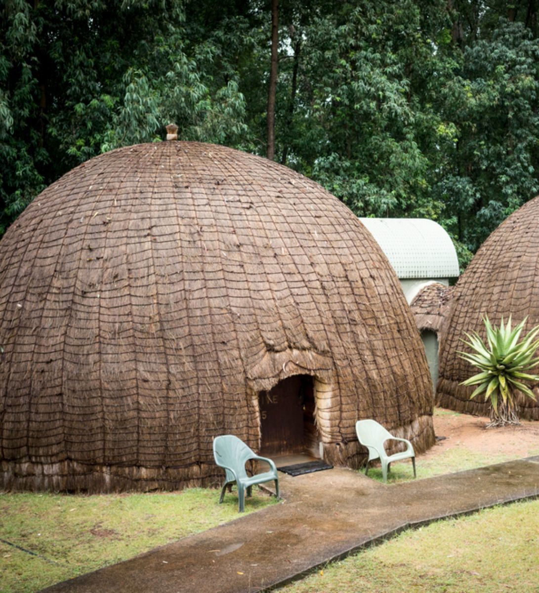 Rondreis Zuid-Afrika, Lobamba, Milwane Bee-Hive, buitenaanzicht lodge