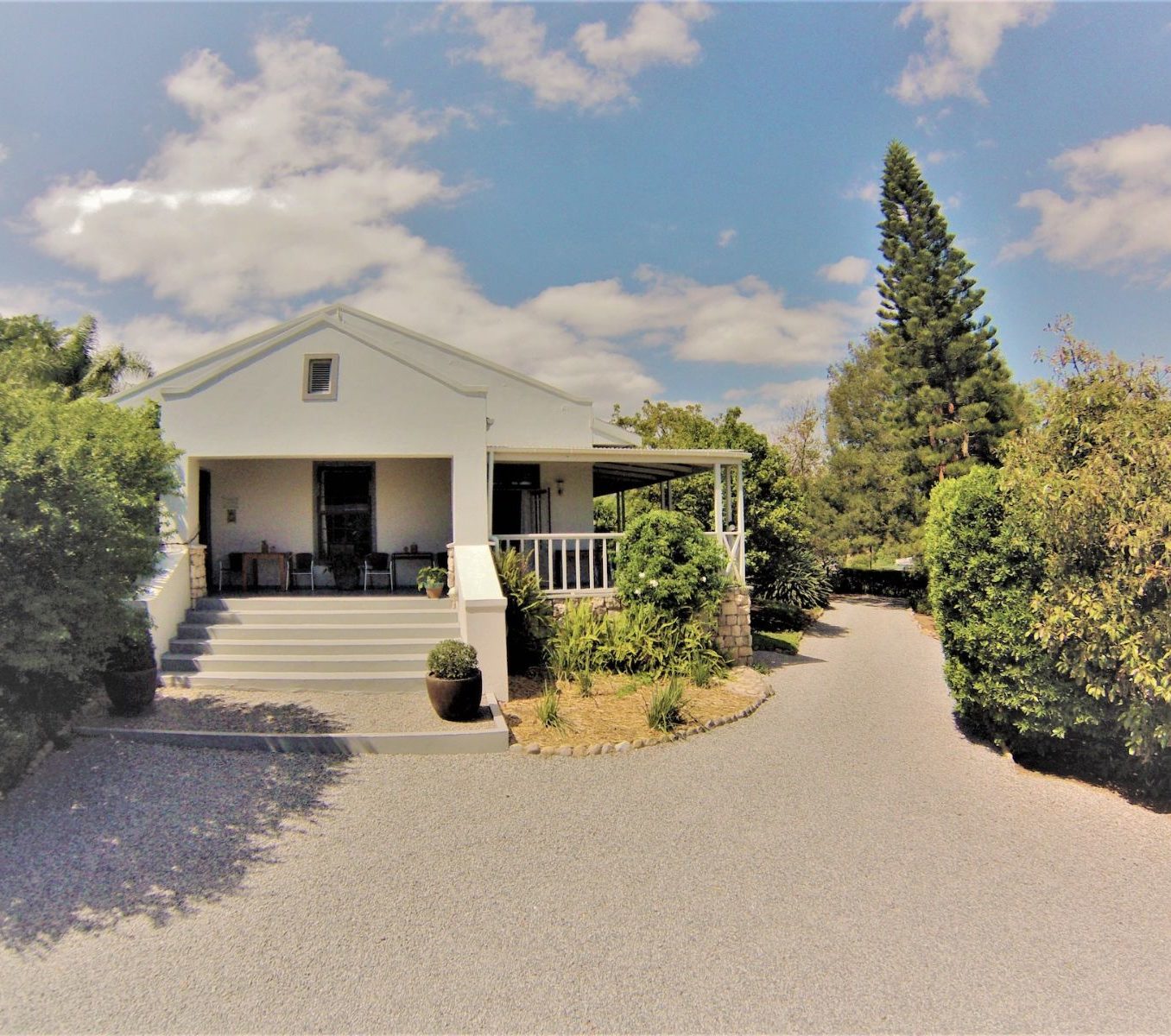 Rondreis Zuid-Afrika, Swellendam, Swellendam Country Lodge, buitenaanzicht lodge