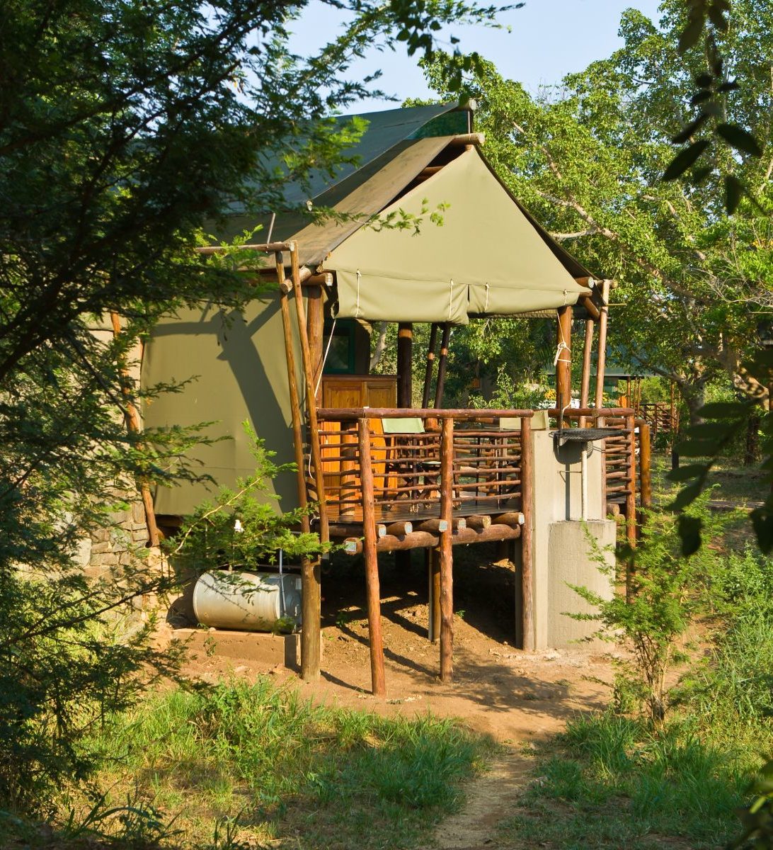 rondreis zuid afrika, kruger park, lower sabie rest camp, buitenaanzicht lodge