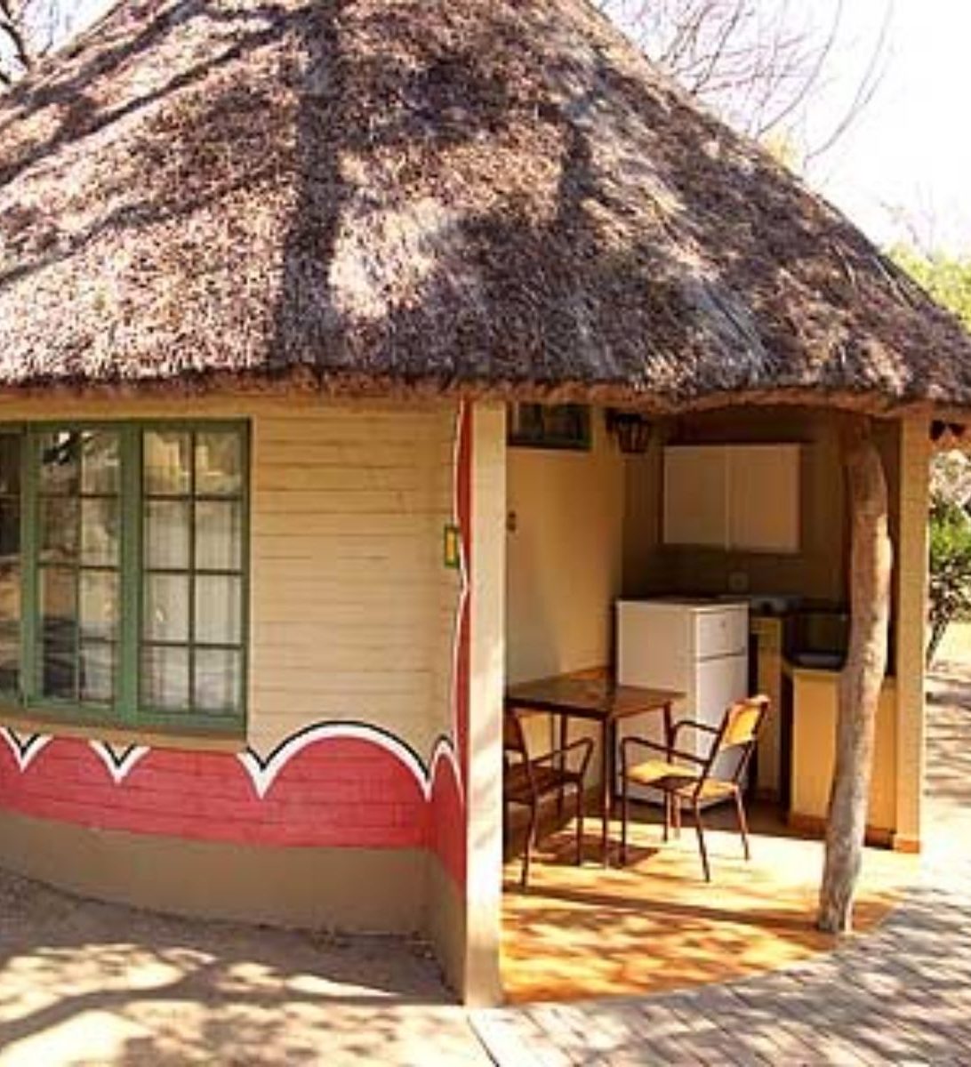 rondreis zuid afrika, kruger park skukuza rest camp, buitenaanzicht lodge rondreis zuid afrika, kruger park skukuza rest camp, buitenaanzicht lodge