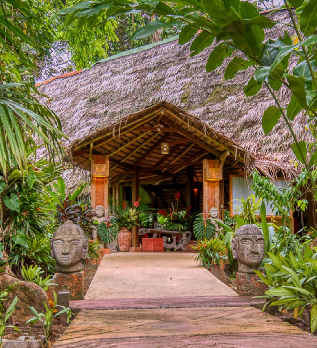 rondreis costa rica, punta cocles, shawandha ecolodge buitenaanzicht